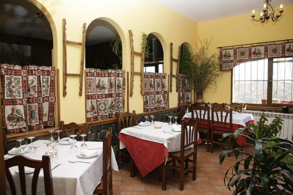 Hostal Restaurante Alto Rey Arroyo de las Fraguas Ngoại thất bức ảnh